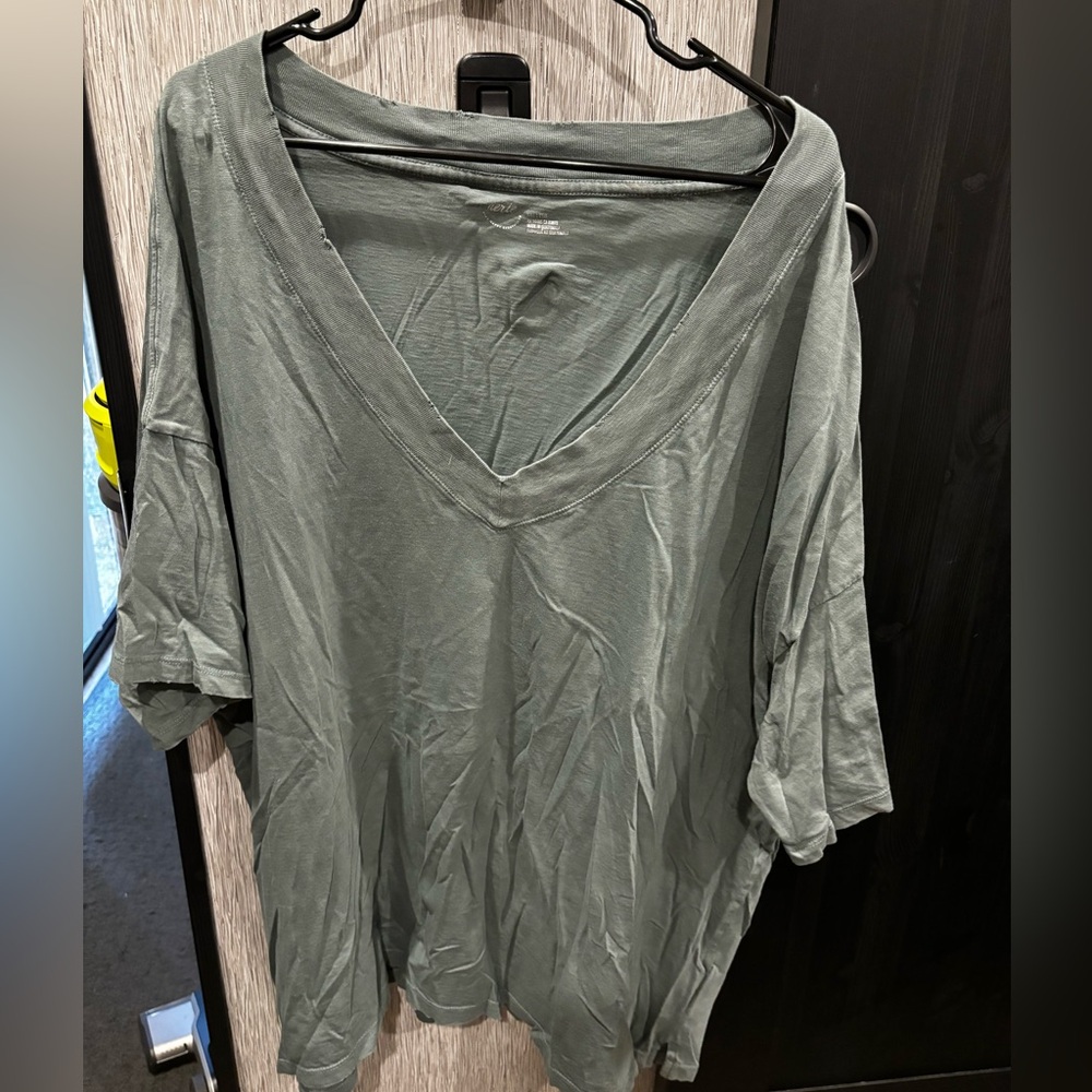 Aerie green v neck shirt